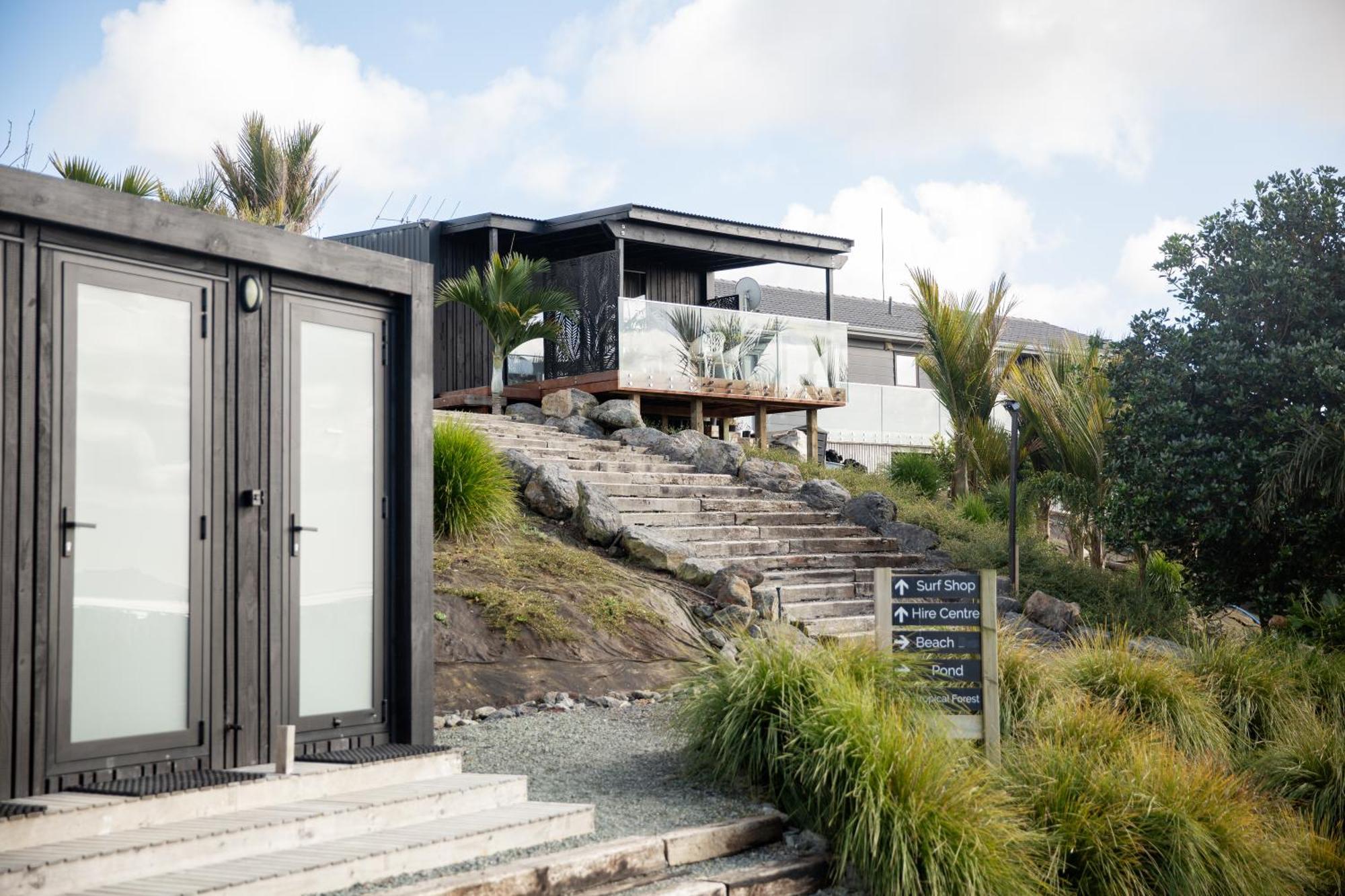 Отель Aotearoa Surf Eco Pods Te Arai Экстерьер фото