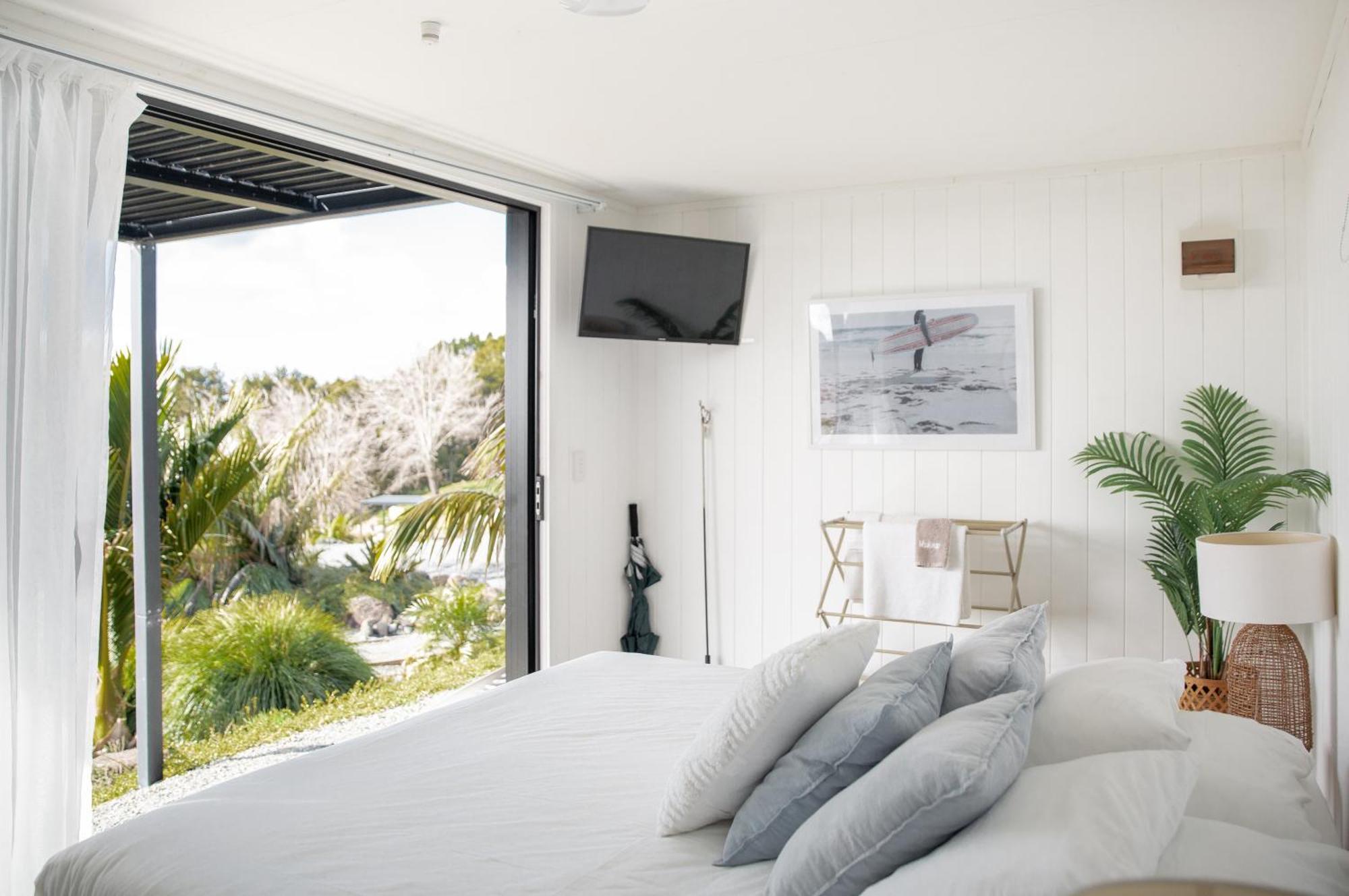 Отель Aotearoa Surf Eco Pods Te Arai Экстерьер фото