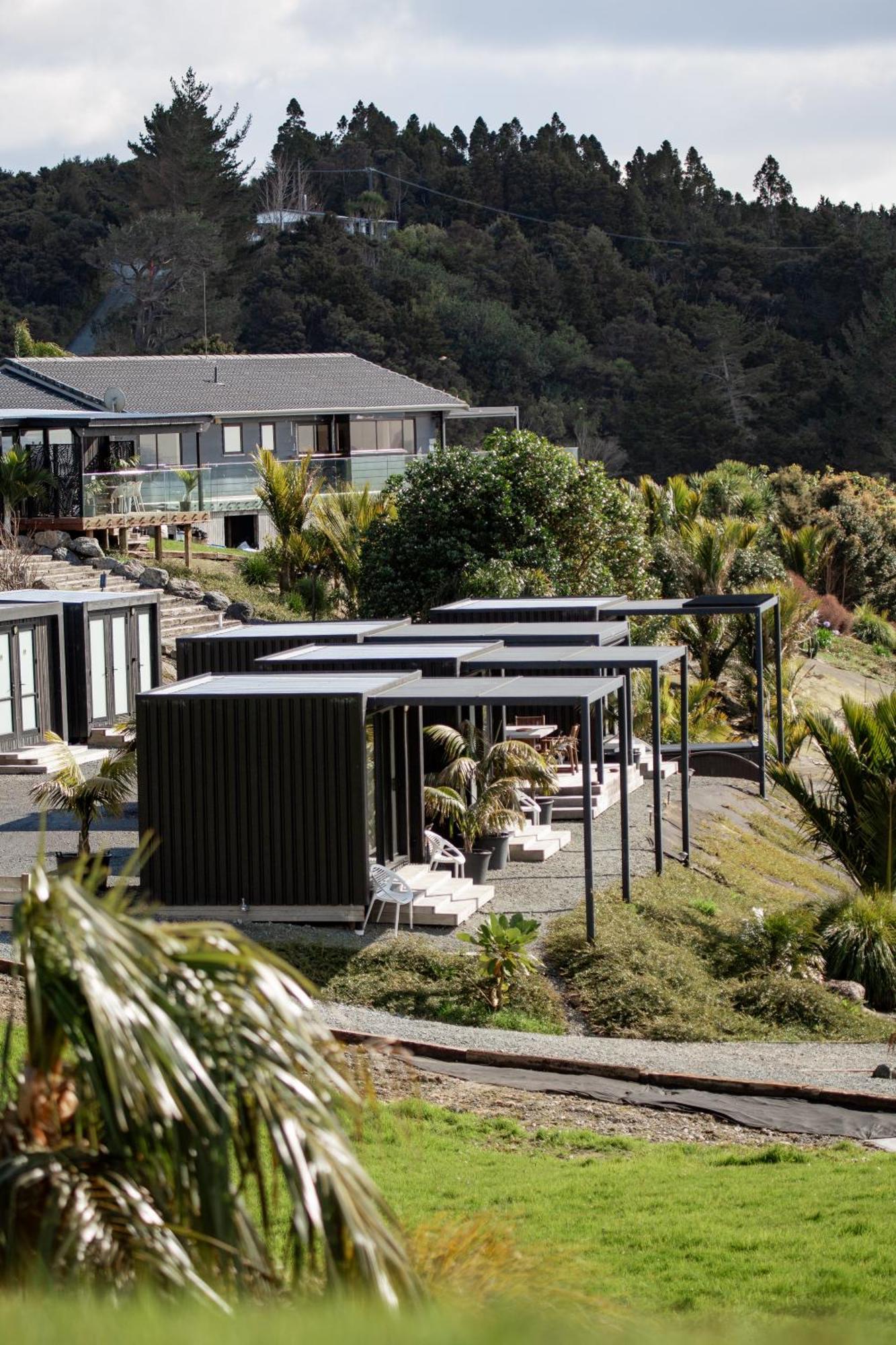 Отель Aotearoa Surf Eco Pods Te Arai Экстерьер фото